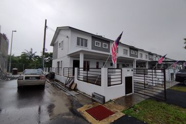 [Endlot | Extra Land Side & Back] Double Storey Taman Semarak Warisan @ Sepang