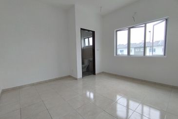 [Endlot | Extra Land Side & Back] Double Storey Taman Semarak Warisan @ Sepang