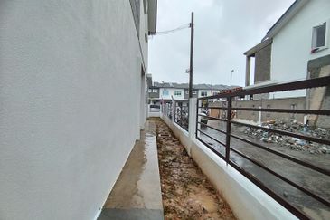 [Endlot | Extra Land Side & Back] Double Storey Taman Semarak Warisan @ Sepang