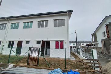 [Endlot | Extra Land Side & Back] Double Storey Taman Semarak Warisan @ Sepang