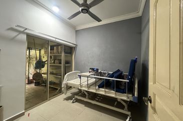 [Renovated] 2 Storey Superlink Bukit Jelutong @ Shah Alam