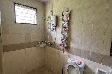 [Renovated] 2 Storey Superlink Bukit Jelutong @ Shah Alam