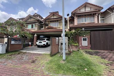 [Renovated] 2 Storey Superlink Bukit Jelutong @ Shah Alam