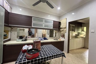 [Renovated] 2 Storey Superlink Bukit Jelutong @ Shah Alam