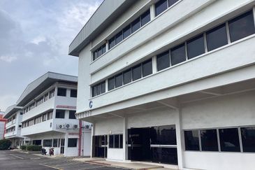 [Facing Mainrod] Warehouse @ Petaling Jaya For Sale & Rent [88,420sqft]
