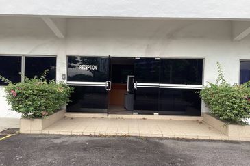 [Facing Mainrod] Warehouse @ Petaling Jaya For Sale & Rent [88,420sqft]