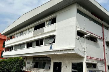 [Facing Mainrod] Warehouse @ Petaling Jaya For Sale & Rent [88,420sqft]