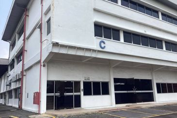 [Facing Mainrod] Warehouse @ Petaling Jaya For Sale & Rent [88,420sqft]