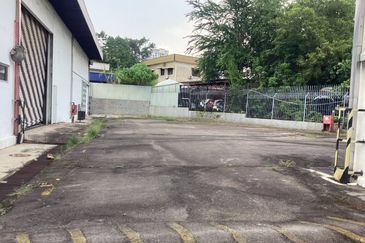 [Facing Mainrod] Warehouse @ Petaling Jaya For Sale & Rent [88,420sqft]