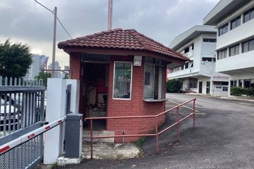 [Facing Mainrod] Warehouse @ Petaling Jaya For Sale & Rent [88,420sqft]