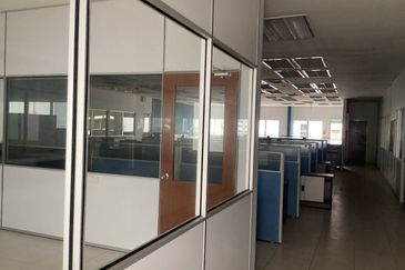 [Facing Mainrod] Warehouse @ Petaling Jaya For Sale & Rent [88,420sqft]