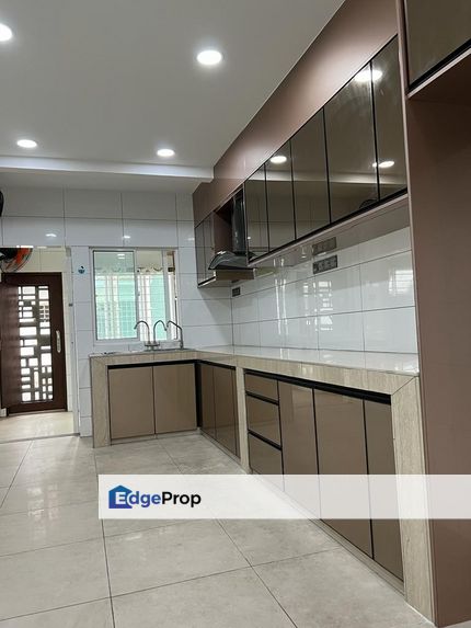 1.5 storey terraced house in Ss3 Partial Furnished, Selangor, Kelana Jaya