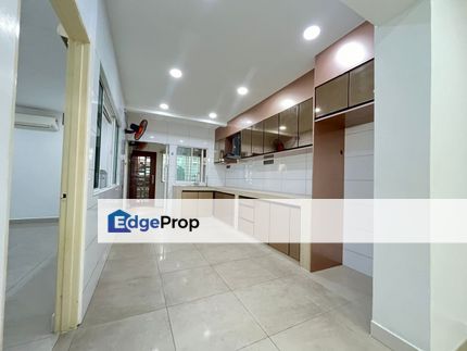 1.5 storey terraced house in Ss3 Partial Furnished, Selangor, Kelana Jaya