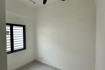 Iris @ Bandar Hillpark