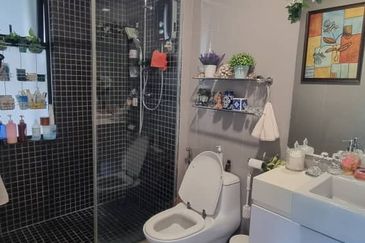 Renai Jelutong Residences