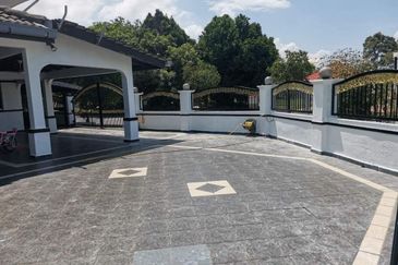 Corner Facing Open Renovated Extended Fasa 2 Puncak Alam