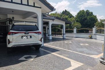 Corner Facing Open Renovated Extended Fasa 2 Puncak Alam