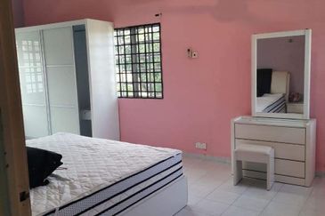 Corner Facing Open Renovated Extended Fasa 2 Puncak Alam