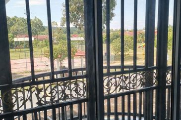 Corner Facing Open Renovated Extended Fasa 2 Puncak Alam