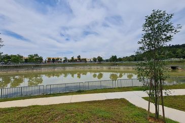 Iris @ Bandar Hillpark