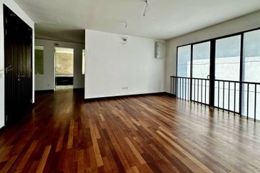 Duta Villa, Setia Alam