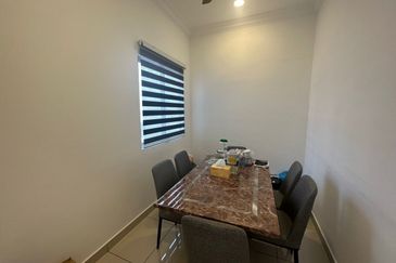 Halya @ Daunan Worldwide