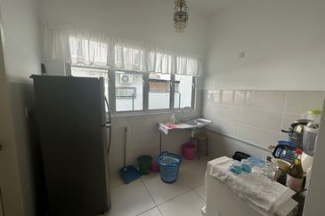 Halya @ Daunan Worldwide