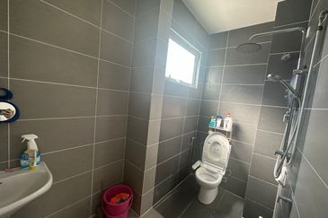 Halya @ Daunan Worldwide