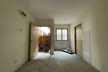 Johan Court Flat @ Alam Perdana