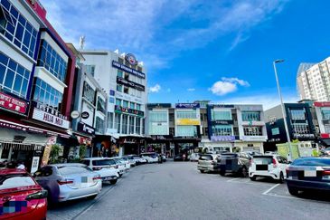 Jalan Austin Heights