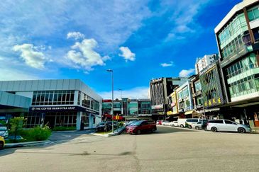 Jalan Austin Heights