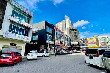 Jalan Austin Heights