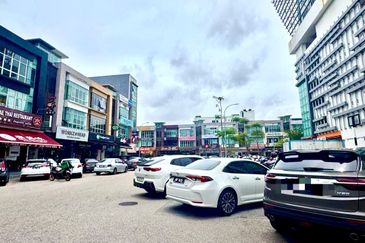 Jalan Austin Heights