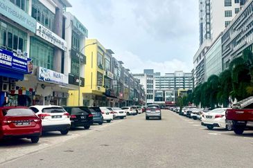 Jalan Austin Heights
