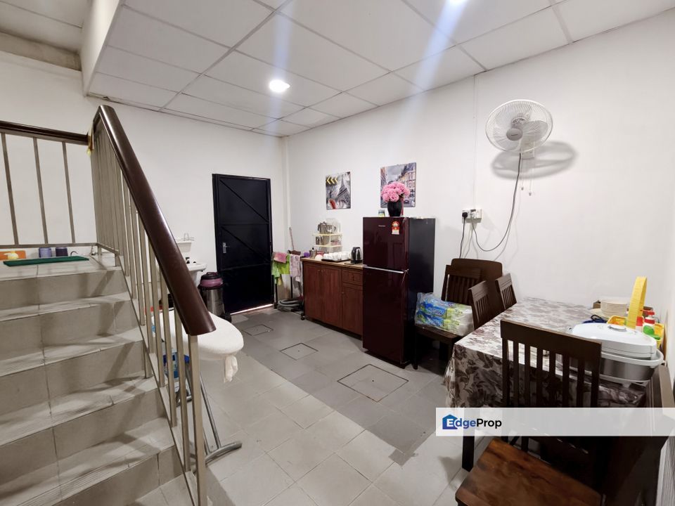 Pontian Shop Nearby Public Bank For Sale, Johor, Pontian