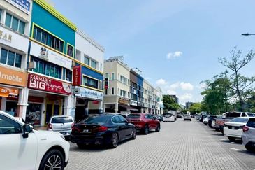 Taman Mount Austin Commercial