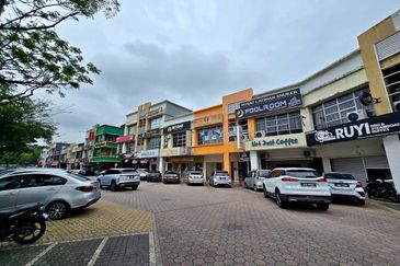 Taman Mount Austin Commercial