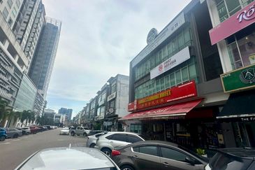 Jalan Austin Heights