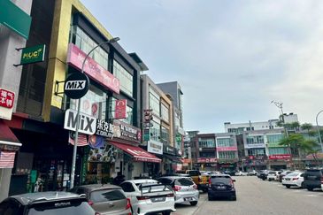 Jalan Austin Heights