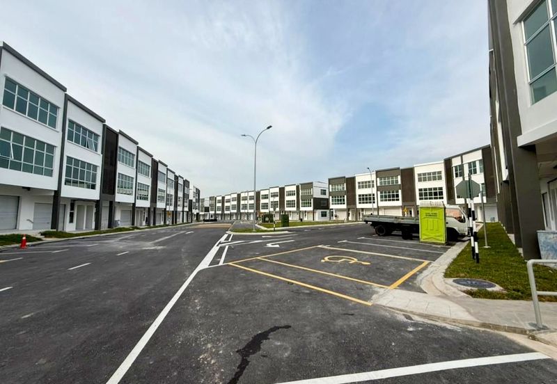 Summit Commercial Hub