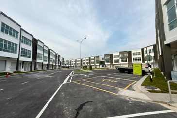 Summit Commercial Hub