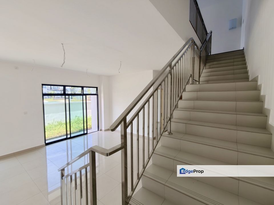 Mount Austin END LOT Cluster House For Sale , Johor, Johor Bahru