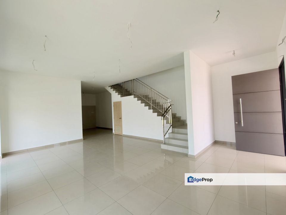 Mount Austin END LOT Cluster House For Sale , Johor, Johor Bahru