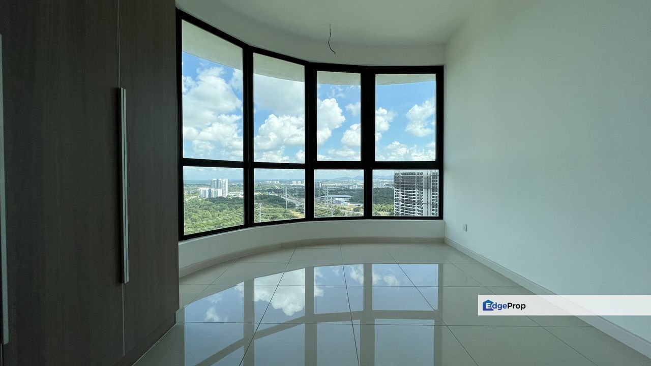 Medini Apartment with CW Bus- Bus Stop for Sale, Johor, Kota Iskandar