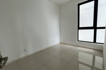 The M @ Medini Macrolink