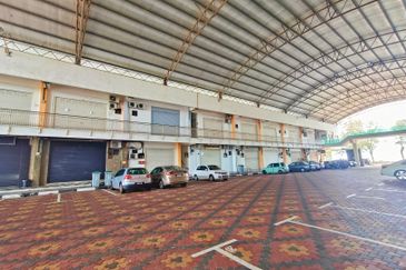 Pontian TENANTED Shop For Sale 