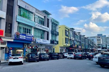 Jalan Austin Heights