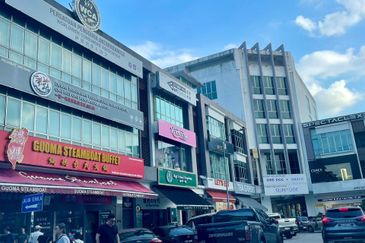 Jalan Austin Heights