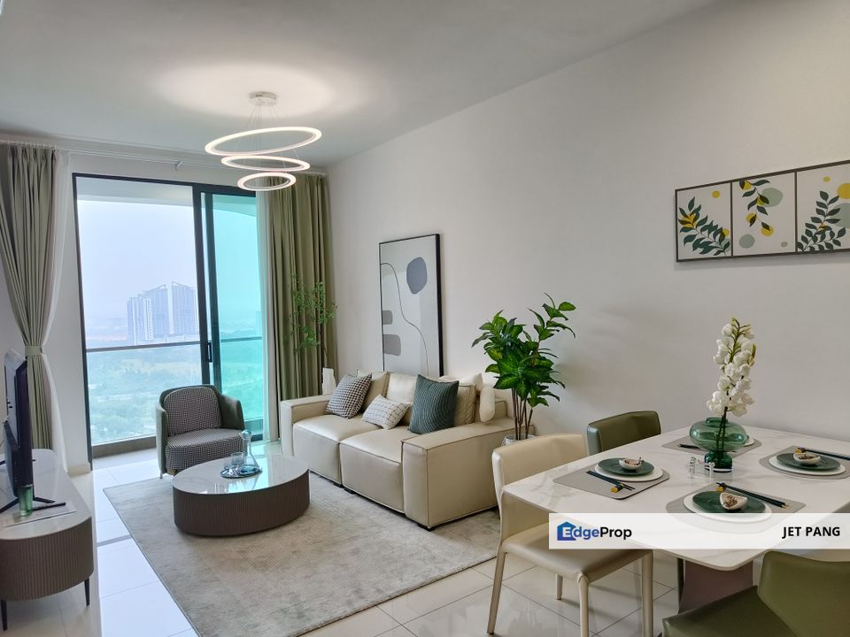 Medini Macrolink 2 Beds 2 Baths Unit for Sale from SGD150k - Ready Completed Foreigners Welcome, Near Eco Botanic, CW7 Bus Downstairs to Tuas , Johor, 