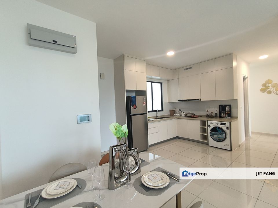 Medini Macrolink Iskandar Puteri 2+1 Bedrooms for Sale from SGD170k Foreigners Welcome Ready Completed Near International Schools Eco Botanic & Tuas, Johor, 